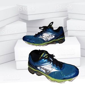 Mens (10) Mizuno Wave Creation 17's Sneakers